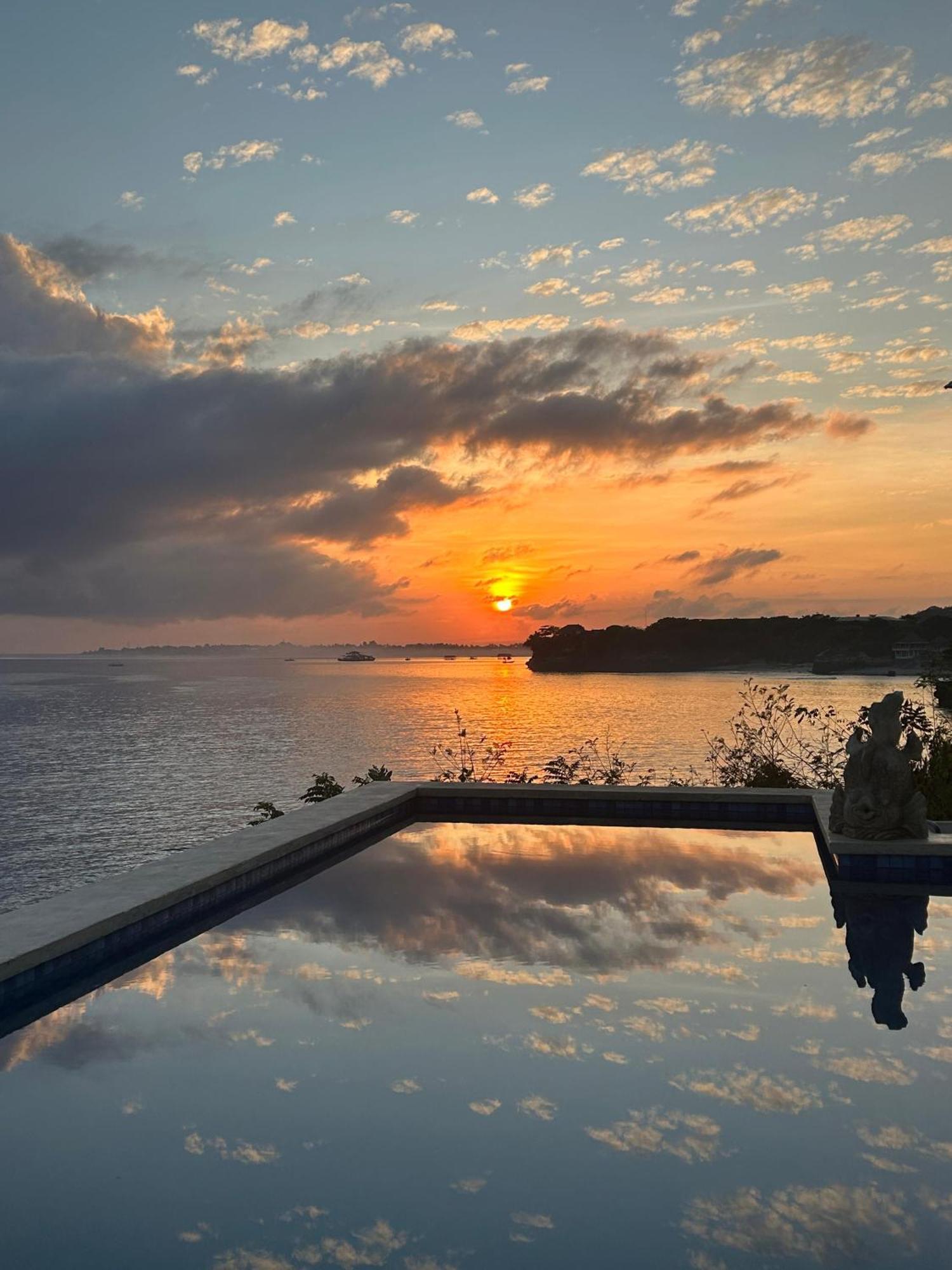 The Edge Lembongan Villa ภายนอก รูปภาพ